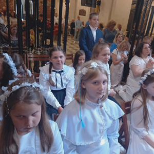 Dzieci komunijne podczas Mszy Św dziekczynnej
