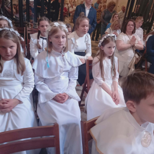 Dzieci komunijne podczas Mszy Św dziękczynnej