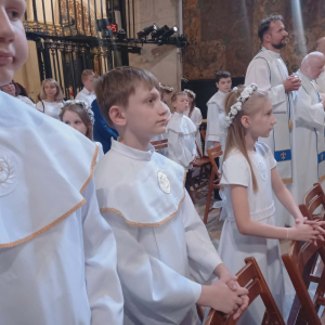 Dzieci komunijne podczas Mszy Św dziękczynnej