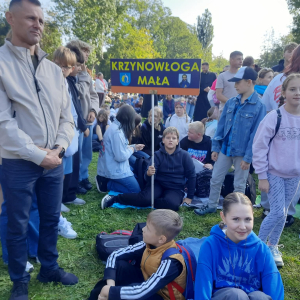 Plac przy przasnyskiej farze - czekamy na Mszę św.
