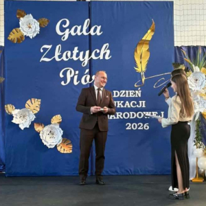 Pan Dyrektor odbiera Złoty Kompas Jutra