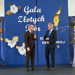Dyrekcja szkoły składa życzenia wszystkim pracownikom