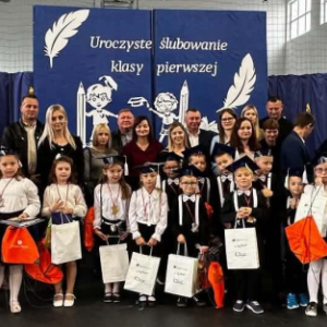 Pierwszoklasiści z Rodzicami.