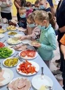 Dzieci „komponują” swoje zdrowe kanapki