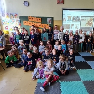 Przedszkolaki świętują Dzień Pluszowego Misia